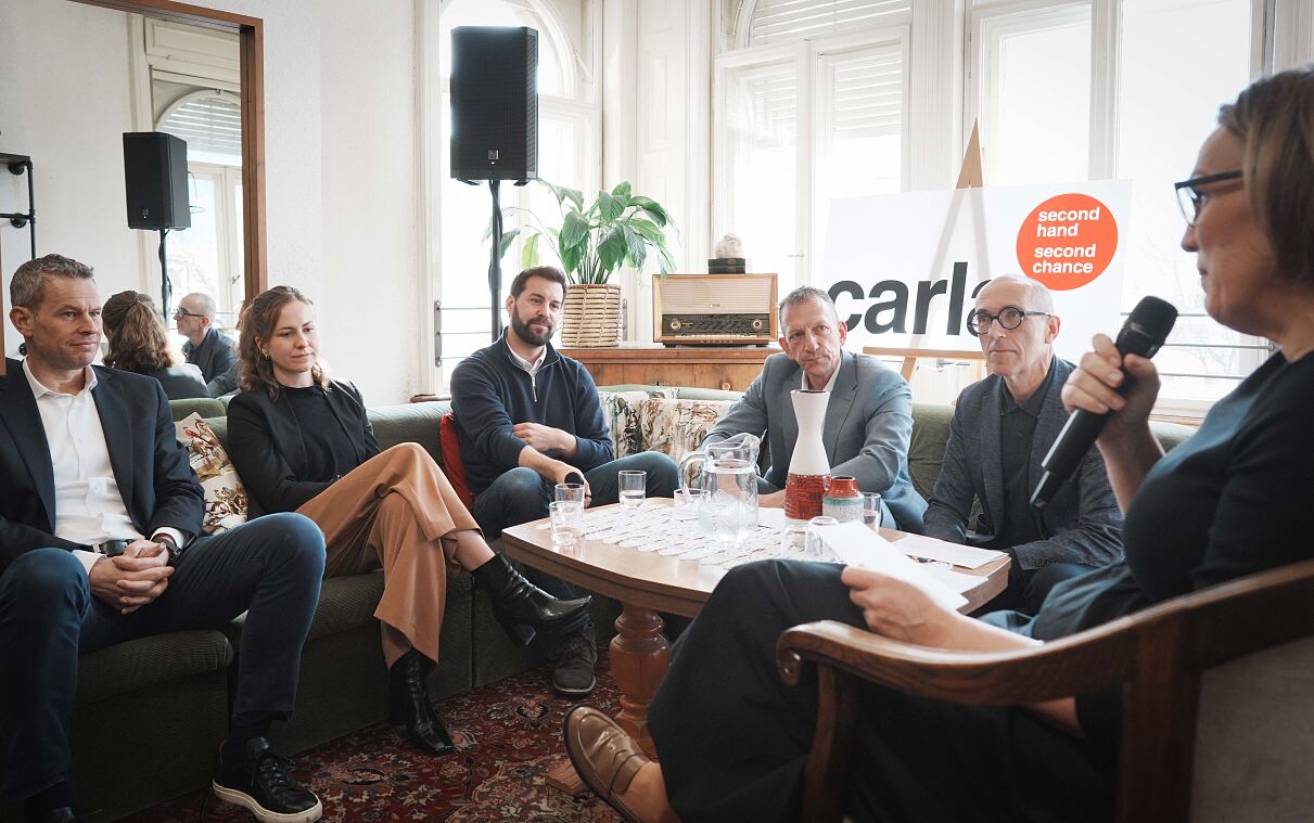 Bild 1: Wohnzimmer-Dialog in der Villa Richard Gassner