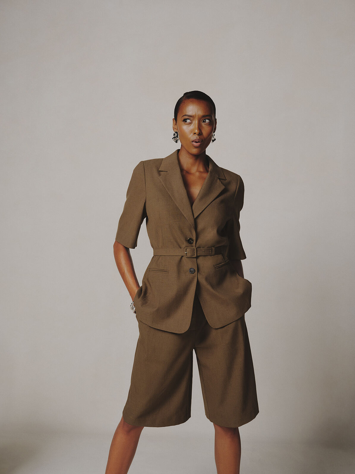 PRIMARK_SS26_primark_deutschland-primark_co_blazer_short_sleeve-26-eur28-usd35-ron135-pln125-czk730_primark_woven_bermuda-16-eur18-usd25-ron90-pln80-czk470-2-ref2316708