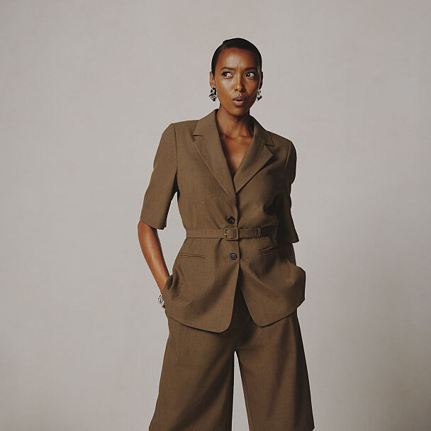 PRIMARK_SS26_primark_deutschland-primark_co_blazer_short_sleeve-26-eur28-usd35-ron135-pln125-czk730_primark_woven_bermuda-16-eur18-usd25-ron90-pln80-czk470-2-ref2316708