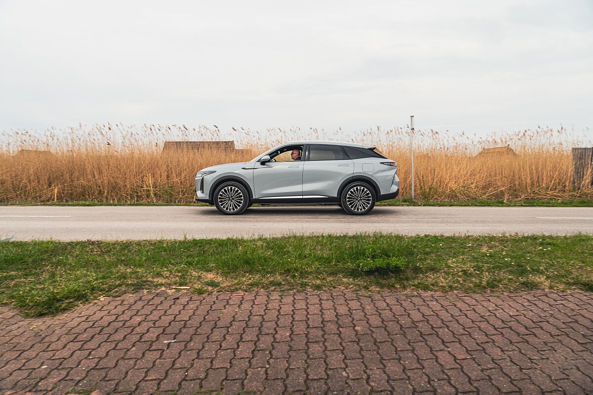 OMODA 9 PHEV