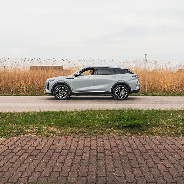OMODA 9 PHEV