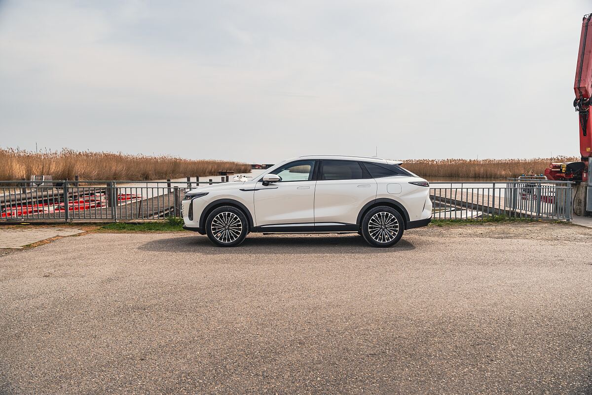 OMODA 9 PHEV