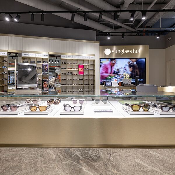 DOS_Sunglass Hut