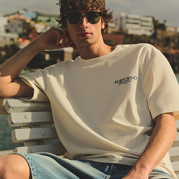 20260311_ExtCampaign_OwningTheSummer_D6_PortofinoTshirt_PI_Shot017_300DPI_CMYK