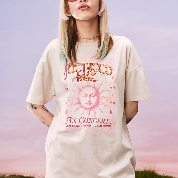 PRIMARK FLEETWOOD MAC TEE, £10, €12, $16, RON60, PLN50, CZK310 (2)