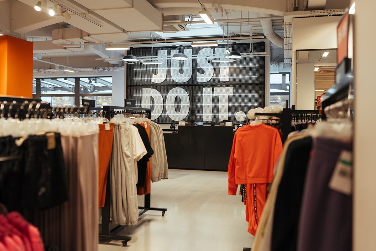 Bei Nike findet man alles von der Fanausrüstung bis zum sportlichen Streetstyle-Look. 