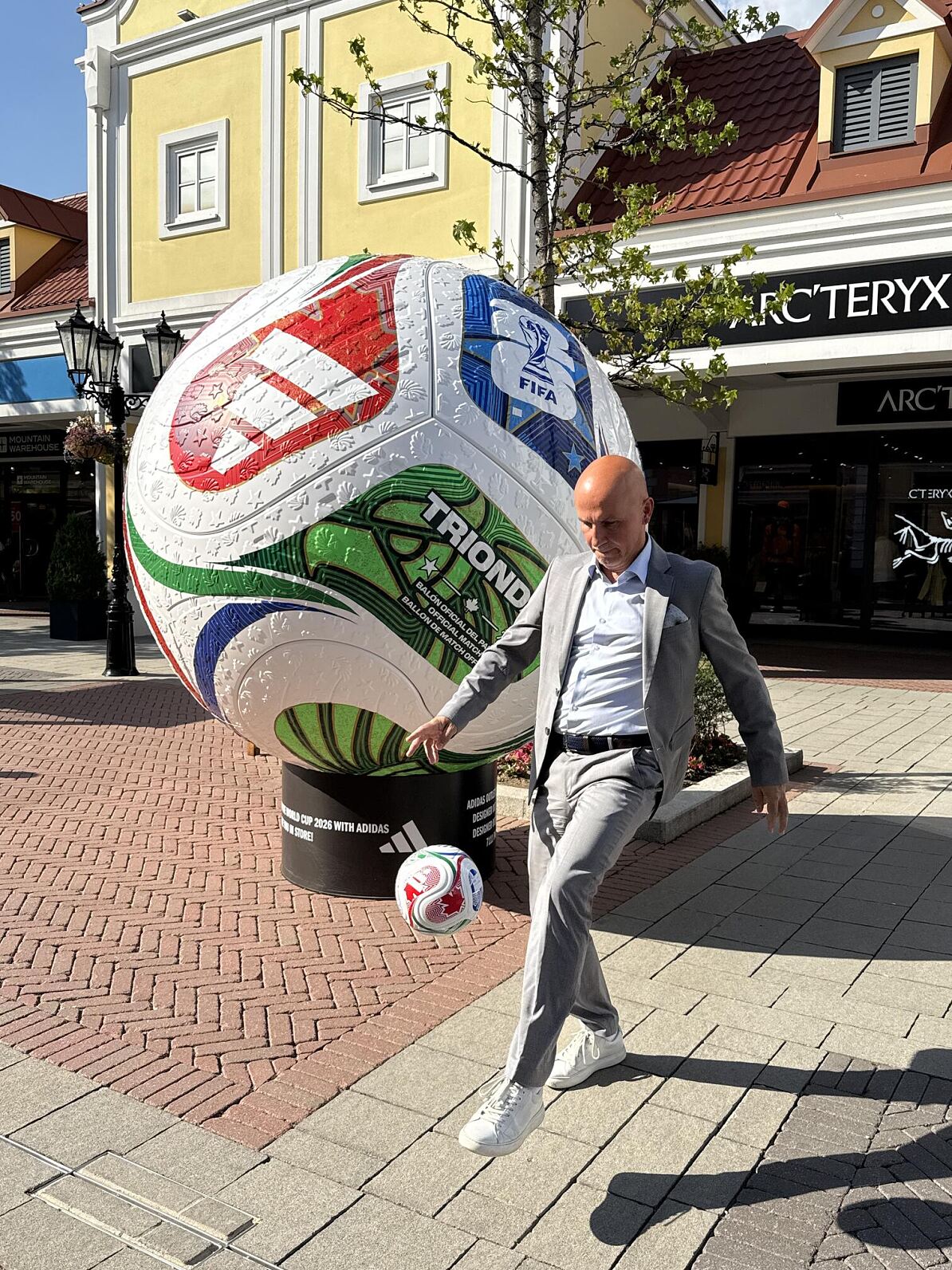 Mario Schwann, General Manager Designer Outlet Parndorf, ist immer am Ball.