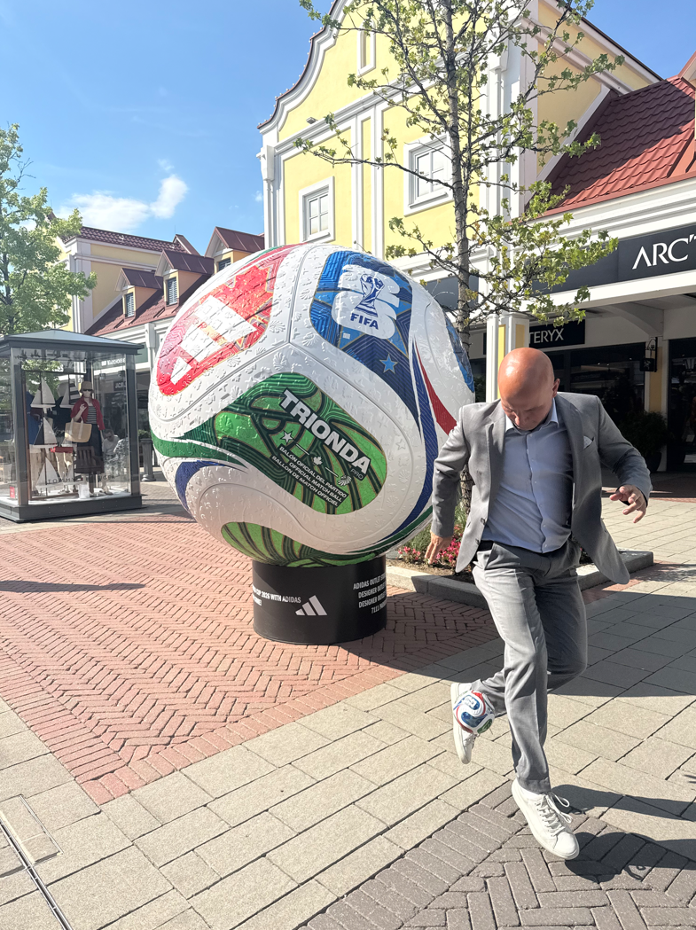 Mario Schwann, General Manager Designer Outlet Parndorf, kickt die sportlichste Zeit des Jahres an.