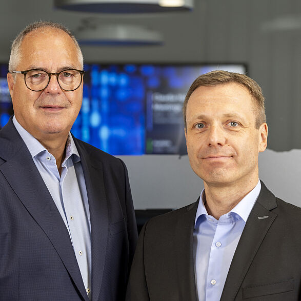 Dietmar Tanzer, President Sony DADC Global, und Markus Streibl, Senior Vice President Optical Elements