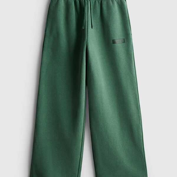 PRIMARK PRESENTS BY COLEEN OPEN HEM JOGGER, DARK GREEN £12, €16, €(NE)18, RON80, PLN70, CZK415