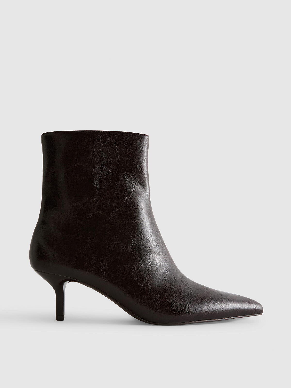 PRIMARK PRESENTS PAU ECHE POINTED KITTEN HEEL, £18, €22,NE ONLY €24, $28, PLN105 , HUF9000