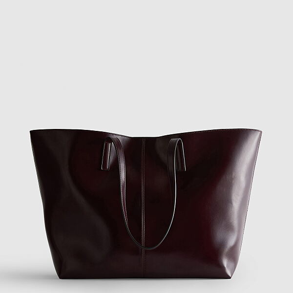 PRIMARK PRESENTS PAU ECHE PE XL HIGH SHINE SHOPPER , £18, €22,NE ONLY €24, $28, RON 105, PLN90 , HUF8000