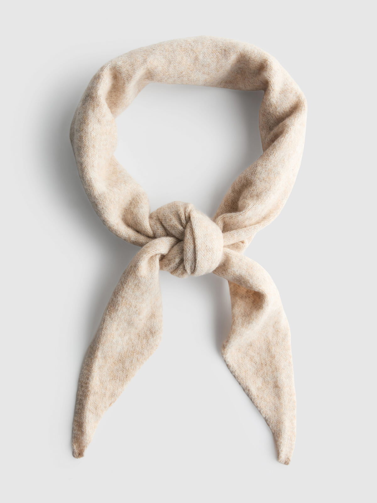 PRIMARK PRESENTS PAU ECHE PE SML TRIANGLE SCARF, £4, €5,NE ONLY €6, $7, RON25, PLN22, CZK130, HUF1900
