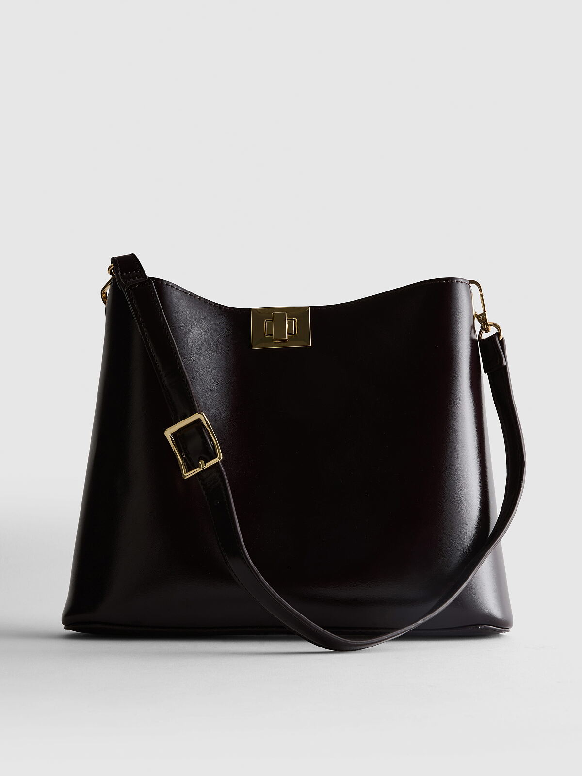 PRIMARK PRESENTS PAU ECHE PE BUCKET TOTE, , £14, €16,NE ONLY €18, $20, RON80, PLN70, CZK415, HUF6000-2