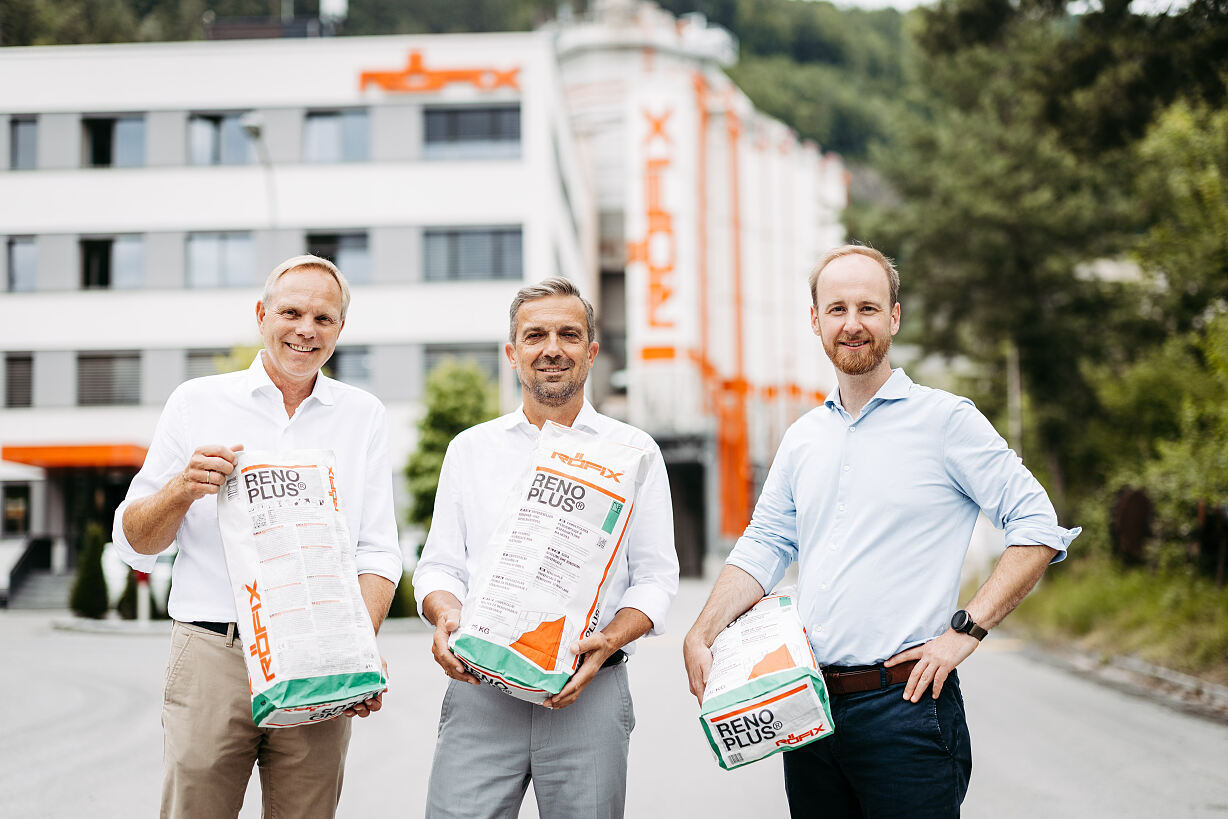 Bild 1: Geschäftsleitung und Brand Management präsentieren neues Design