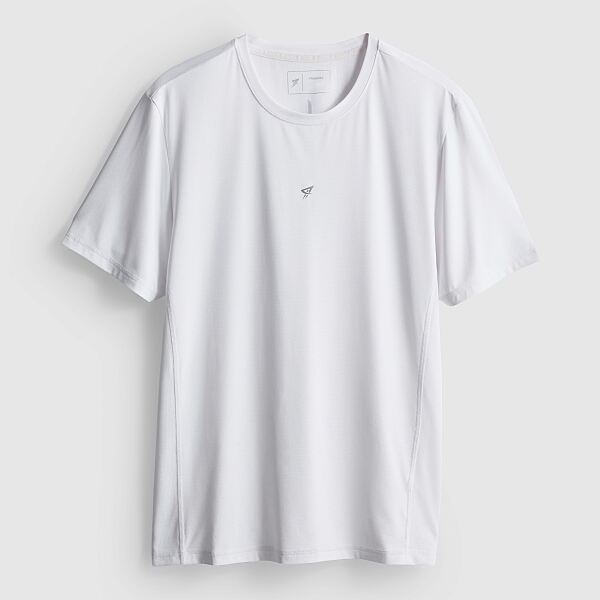 PRIMARK White Performance Tee �9 25 RON 1900 HUF 22 PLN 130 CZK 5 EUR £4