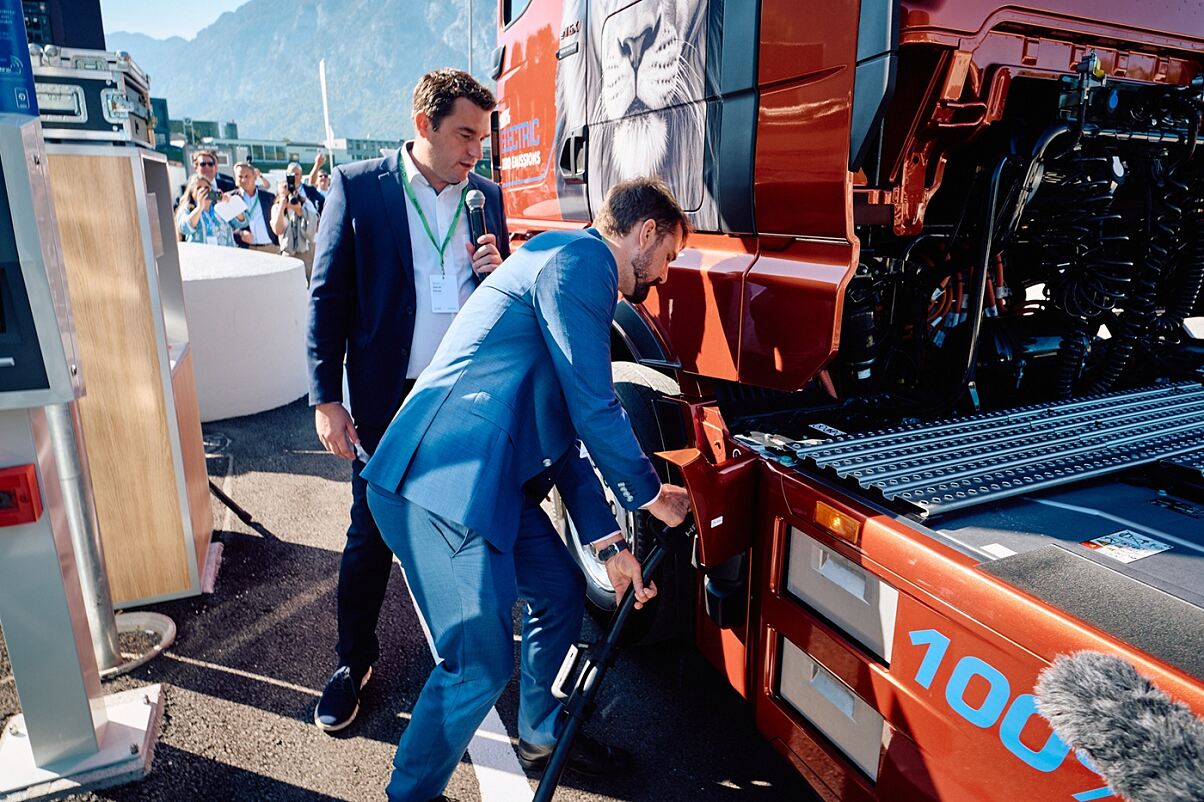 OMV_x_eMob_Presse3