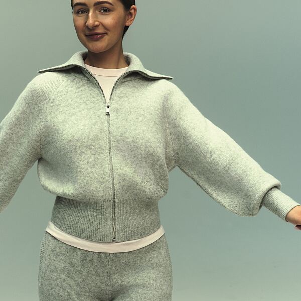 PRIMARK CO ESSENTIALL ZIP THRU, £18, €20, NE ONLY €22, �28, RON100, PLN90, CZK520, HUF7500 (2)