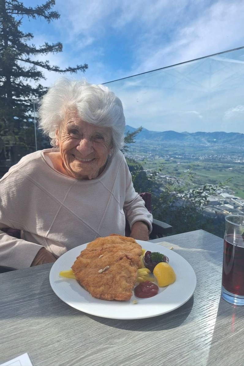 Als krönenden Abschluss durfte für Bewohnerin Frieda Amann natürlich ein köstliches Mittagessen mit Panoramablick nicht fehlen.  
