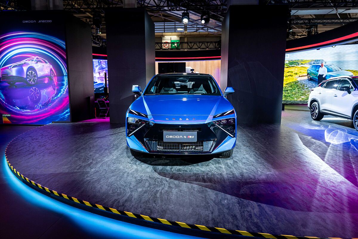 OMODA 4 HEV auf der Paris Motor Show