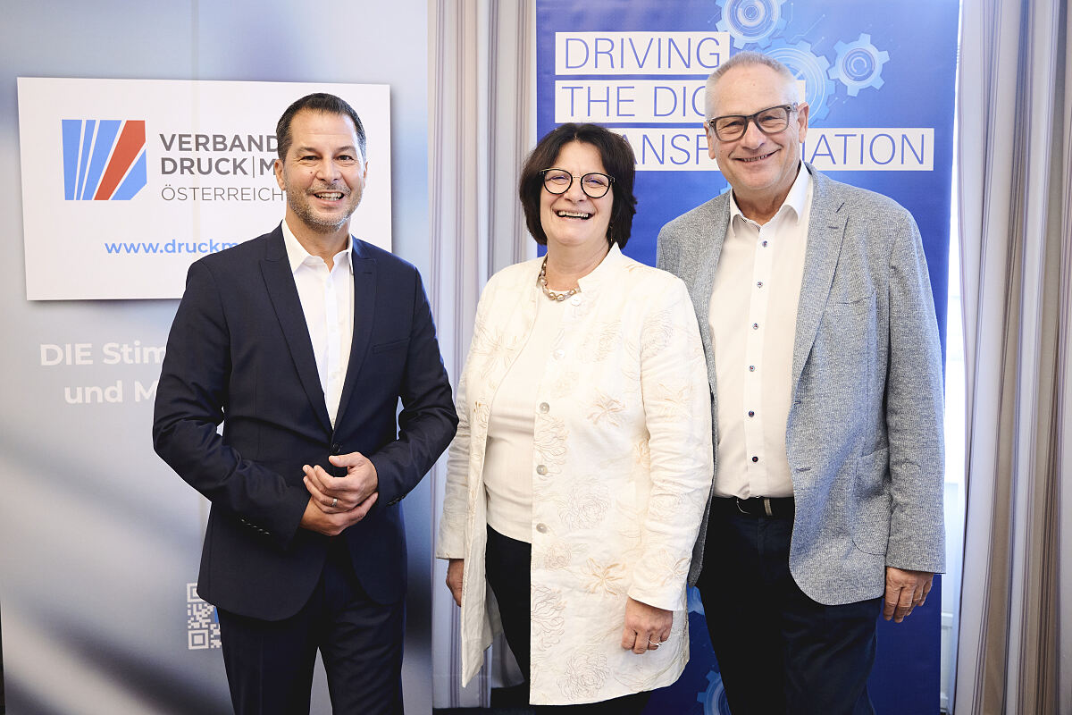 v.l.n.r.: Peter Sodoma, Geschäftsführer Verband Druck Medien, Ingeborg Dockner, Vizepräsidentin, Gerald Watzal, Präsident Verband Druck Medien, laden zum Druck Medien Tag 2026.