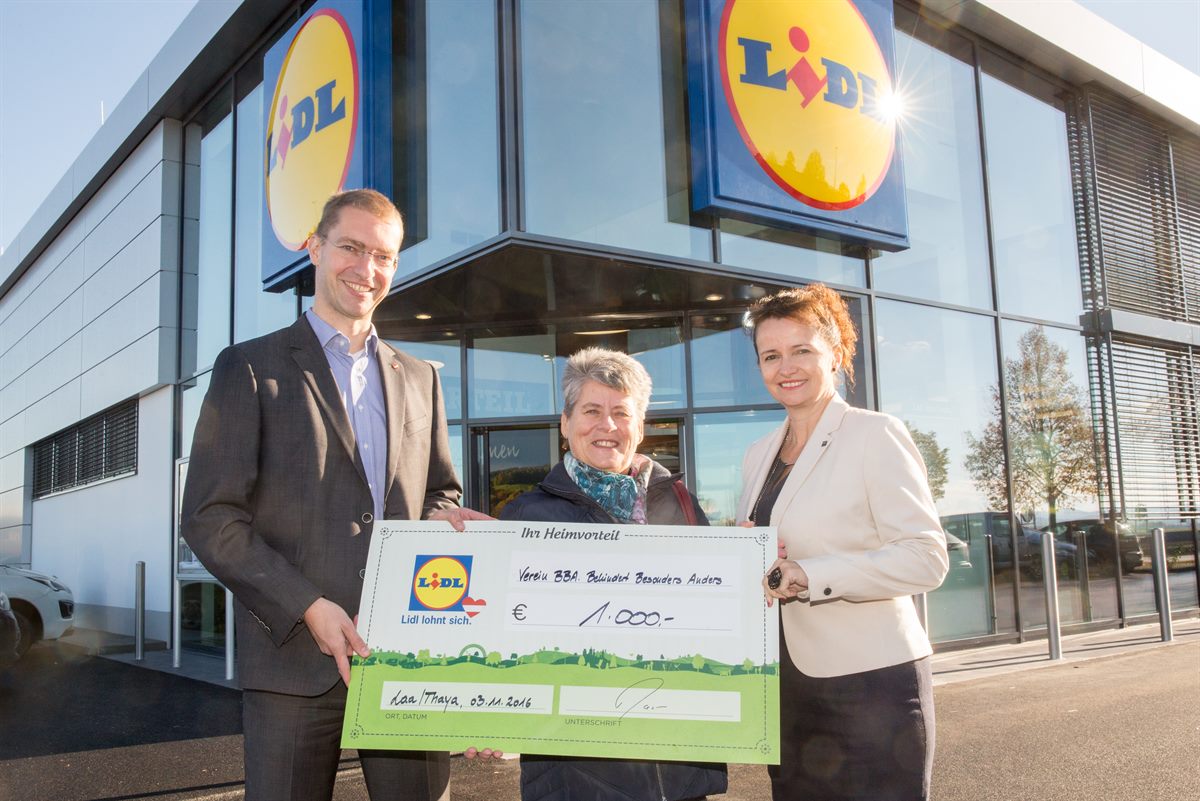 Bild_Lidl Oesterreich_Scheckuebergabe Laa an der Thaya
