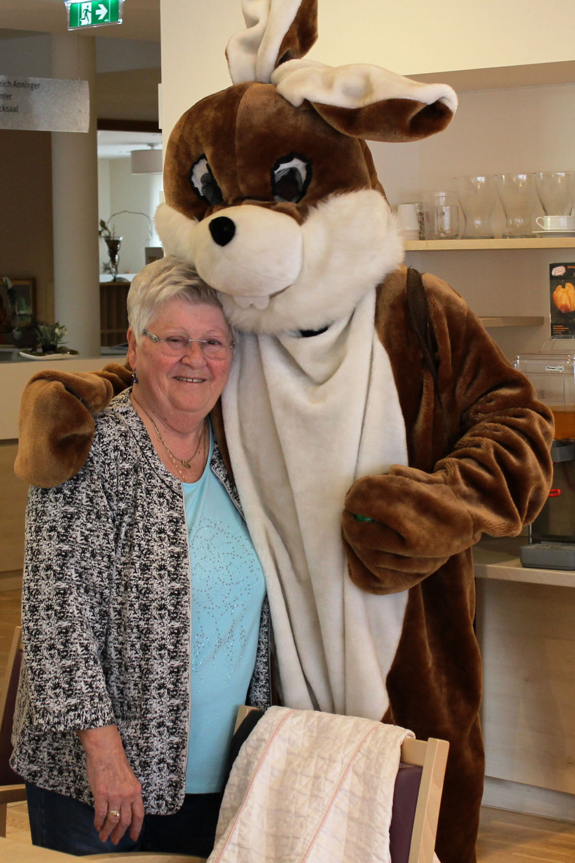 secu_PA_Traiskirchen_Besuch Osterhase_Presse2