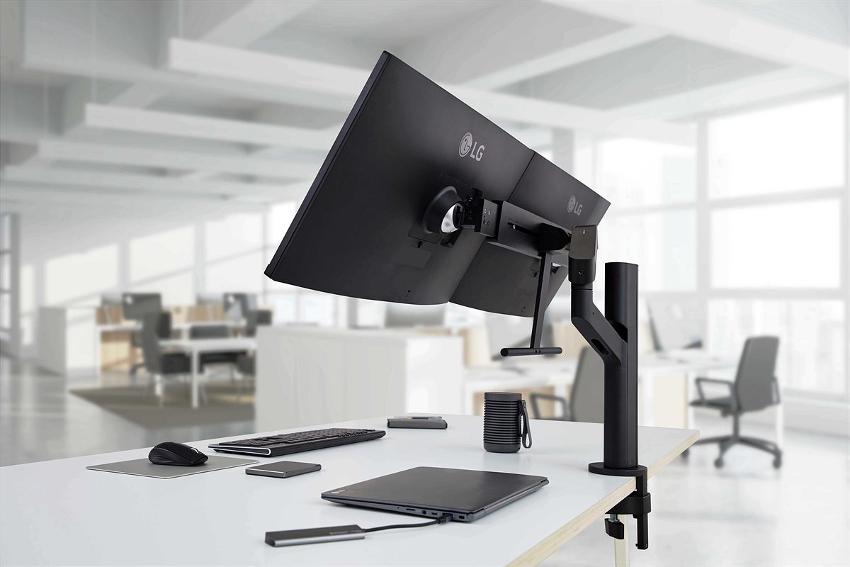 LG Ergo Monitor - Office 02