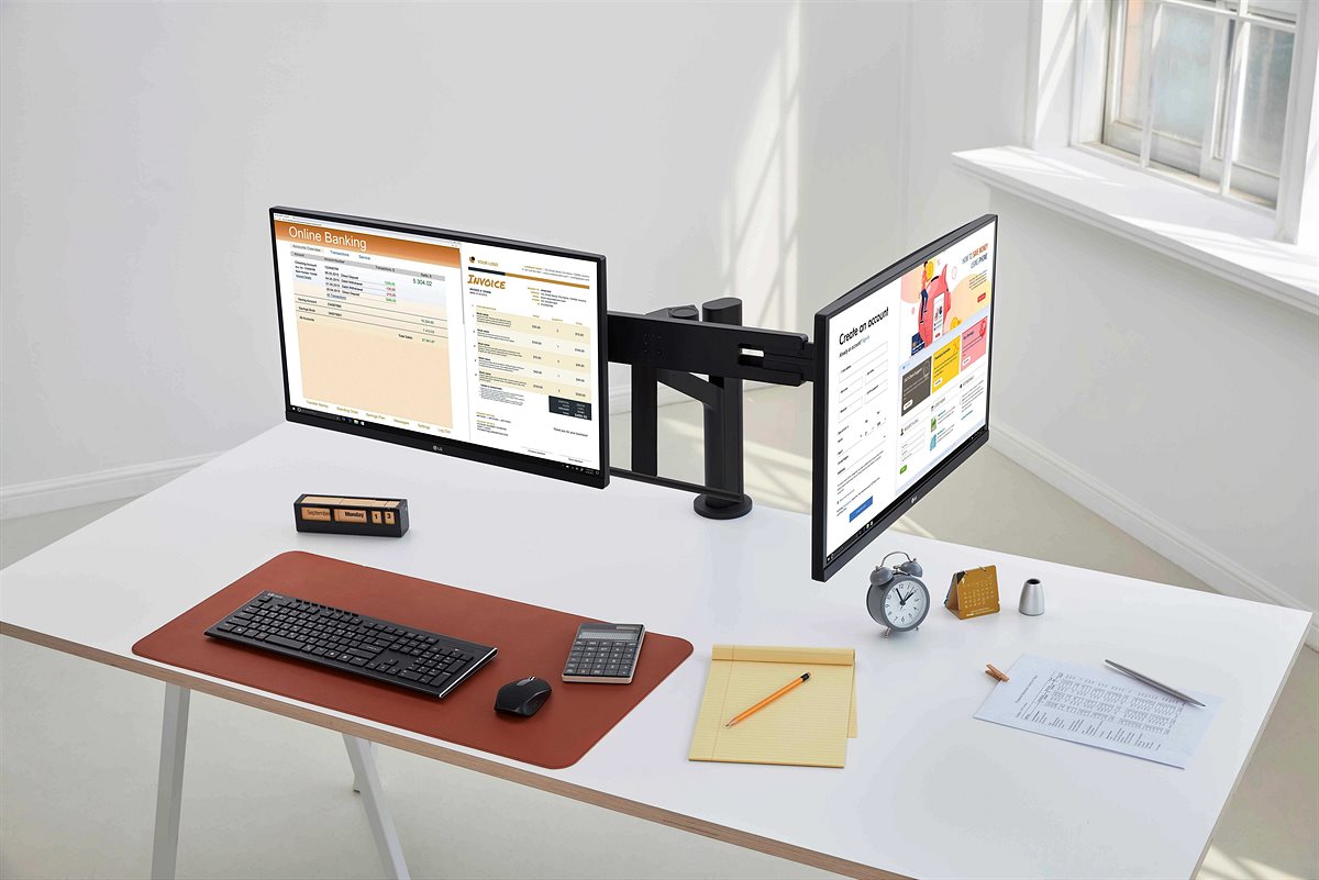 LG Ergo Monitor - Office 05