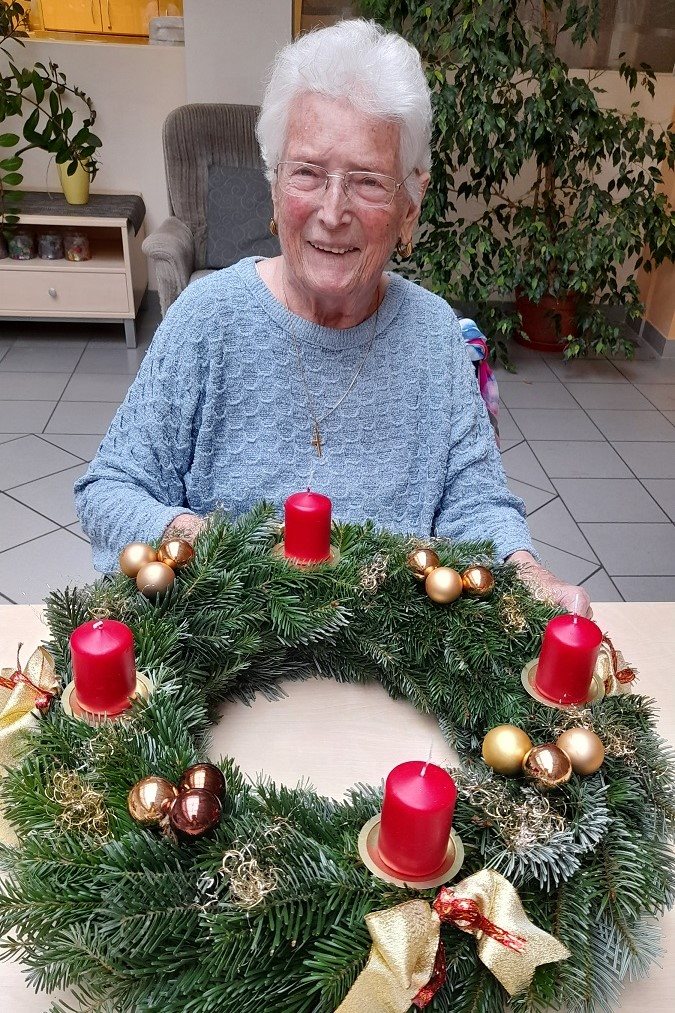 secu_PA_Krems Brunnkirchen_Adventkranzbinden Presse1