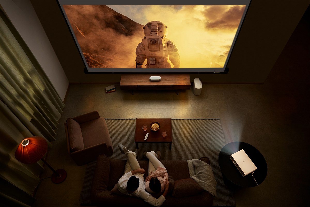 LG-CineBeam_Lifestyle-03