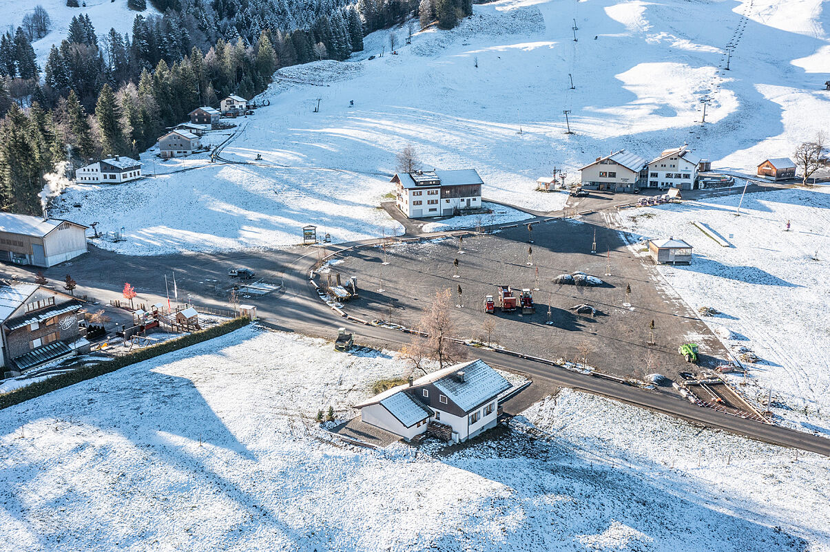 Pressefoto Skigebiet Schetteregg Parkplatzbewirtschaftung 2022 by Emanuel Sutterlüty_print