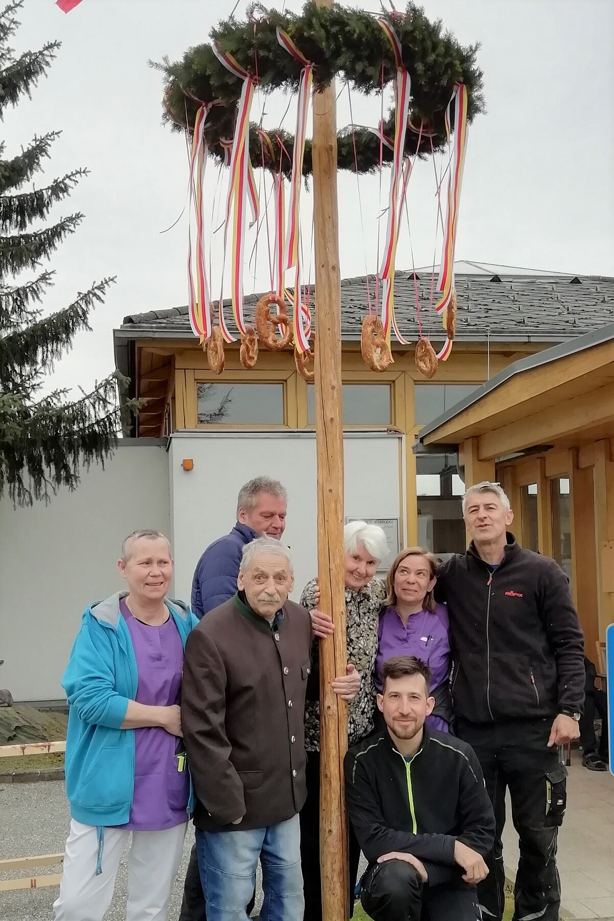 secu_PA_St. Veit Glan_Maibaumaufstellen_Presse 1