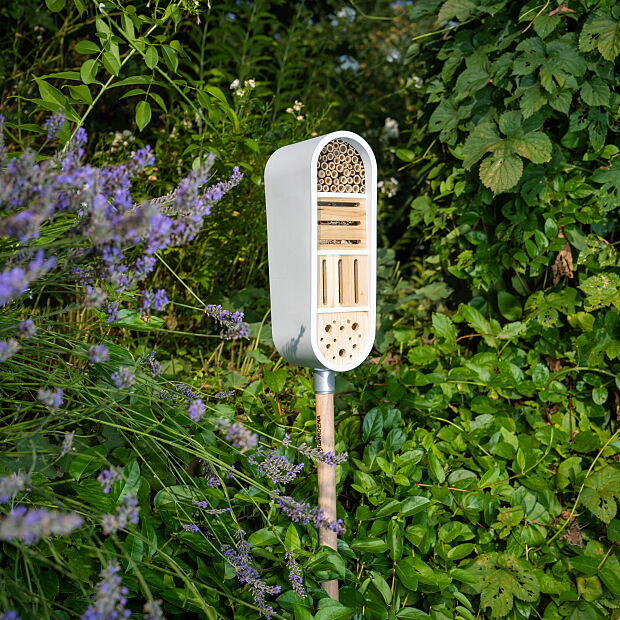 Das ClickUp! Insektenhotel von Gardena vereint Design und Nützliches.
