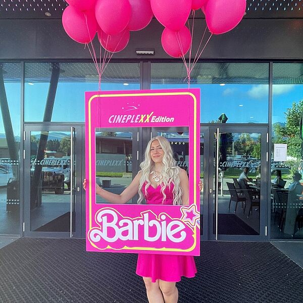 Dresscode Pink: Barbie-Fans verwandelten Kinosäle mit pinkfarbenen Outfits in „Barbieland“.