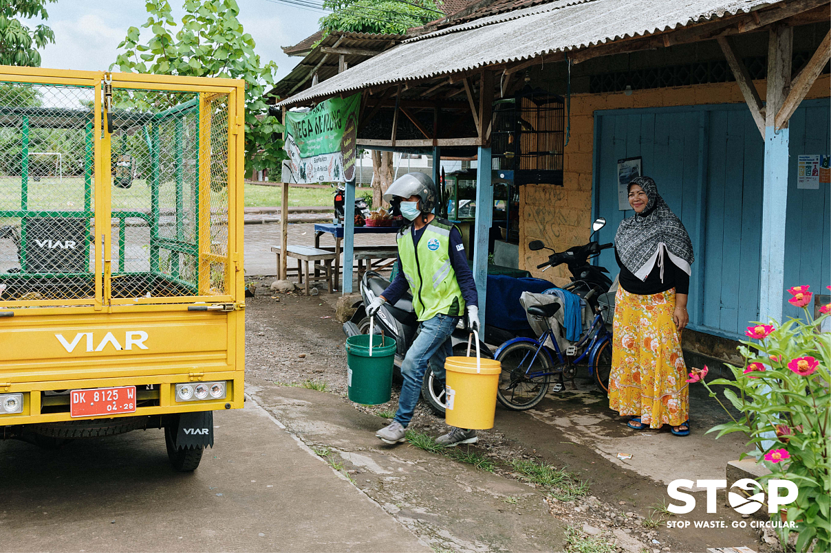 2.Project STOP_Jembrana_Waste Collection at Household