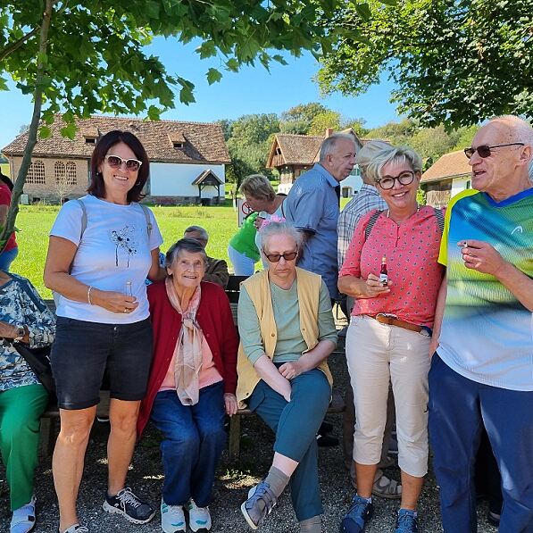 Das sommerliche Wetter bereitet den Senior:innen große Freude