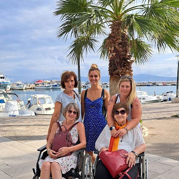 Den beiden Urlauberinnen Barbara Saffran und Sieglinde Wadl (vorne) sowie ihren Begleitpersonen wird der Tag am Meer für immer in lieber Erinnerung bleiben.   