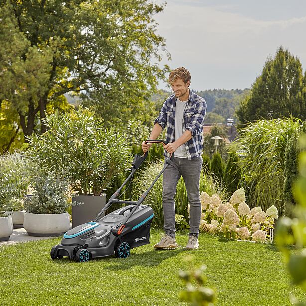 Mit den innovativen PowerMax Akku- und Elektrorasenmähern wird der Rasen einfach und rasch auf die gewünschte Länge gebracht.