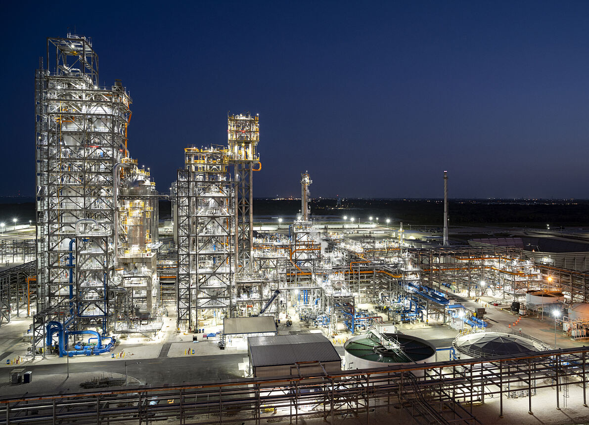 BOR_PA_Night view of Baystar Bay 3 PE plant in Pasadena, Texas_Presse 2