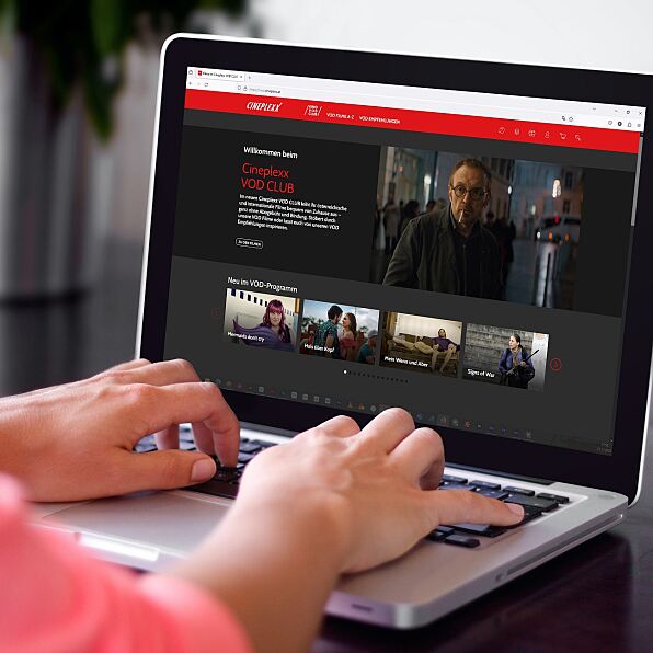 Mit Video-on-Demand (VoD) können Kinofilme als Stream auch zuhause oder unterwegs genossen werden – auf dem Computer, dem Tablet oder dem Smartphone.