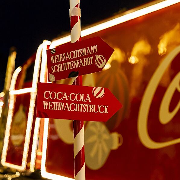 Der berühmte Coca-Cola Weihnachtstruck besucht das neue Cineplexx Westfield SCS und legt am 22.12.2023 seinen letzten Stopp vor dem Multiplex Eingang ein.