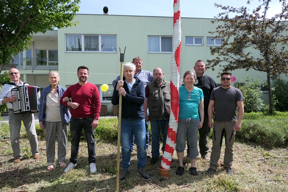 secu_PA_Frauenkirchen_Maibaum Presse1