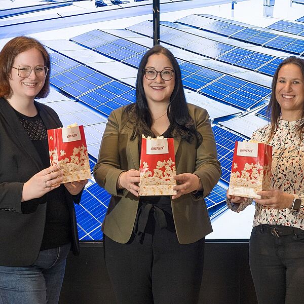 V.l.n.r.: Carina Mörth-Pilko regionales Marketing Cineplexx, 1. Vizebürgermeisterin Sarah Katholnig und Petra Wallner Betriebsleiterin Cineplexx Villach