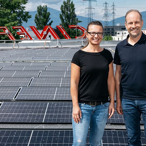 V.l.n.r.:  Danijela Aleksic, Betriebsleiterin des Cineplexx Hohenems und Dieter Egger, Bürgermeister Hohenems 