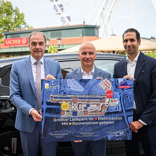 v.l.: Landesrat Leo Schneemann, Designer Outlet General Manager Mario Schwann, Burgenland Energie CEO Stephan Sharma.