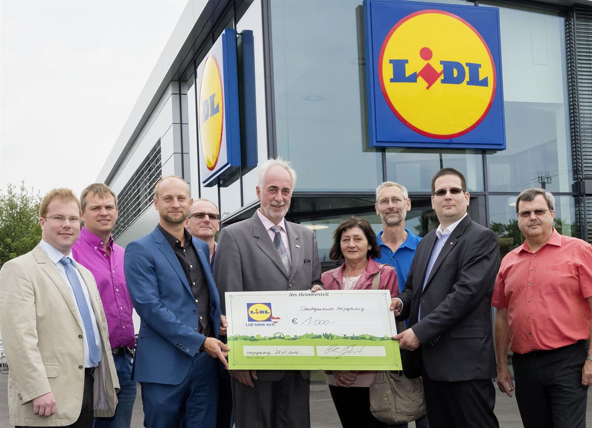 Bild_Lidl Oesterreich_Scheckuebergabe_WEO_Herzogenburg