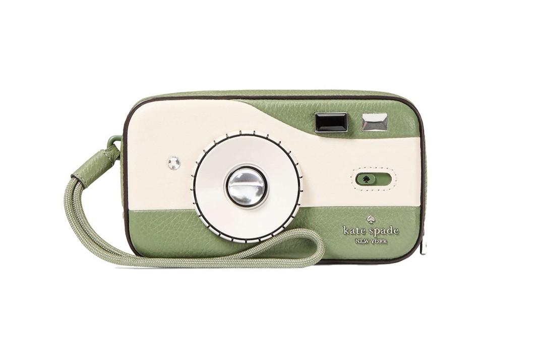 DOP_PA_Taschen-Liebe_Kate Spade_3D Cameria Wristlet_Presse9