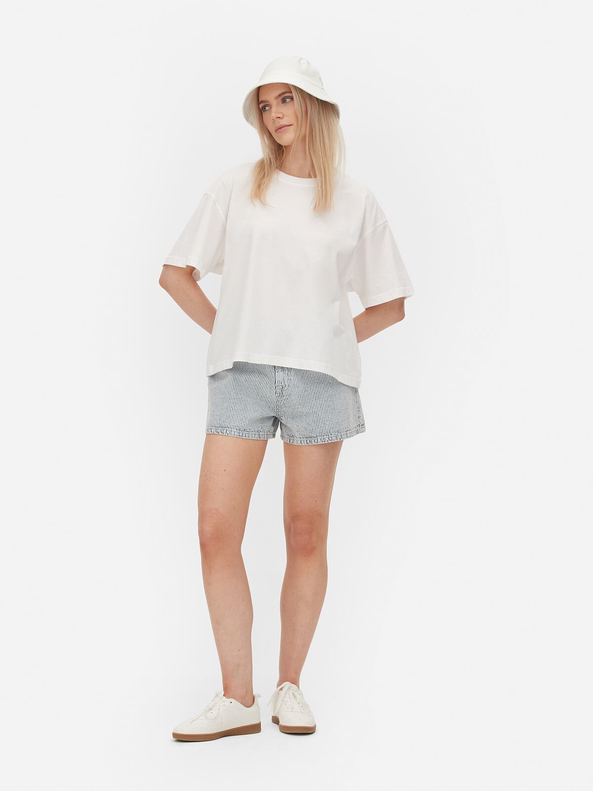 PRIMARK Cotton Boxy Tee, White, £5, €6, �8, RON30, PLN26, CZK155