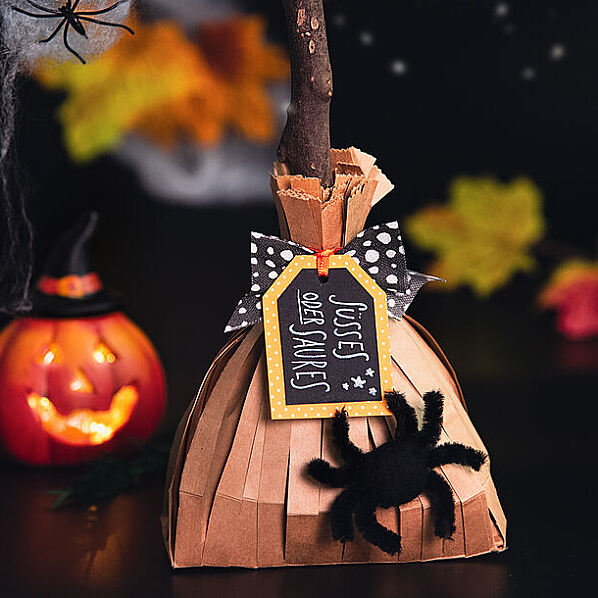 PAGRO_PA_Halloween_Hexenbesen als Gastgeschenk